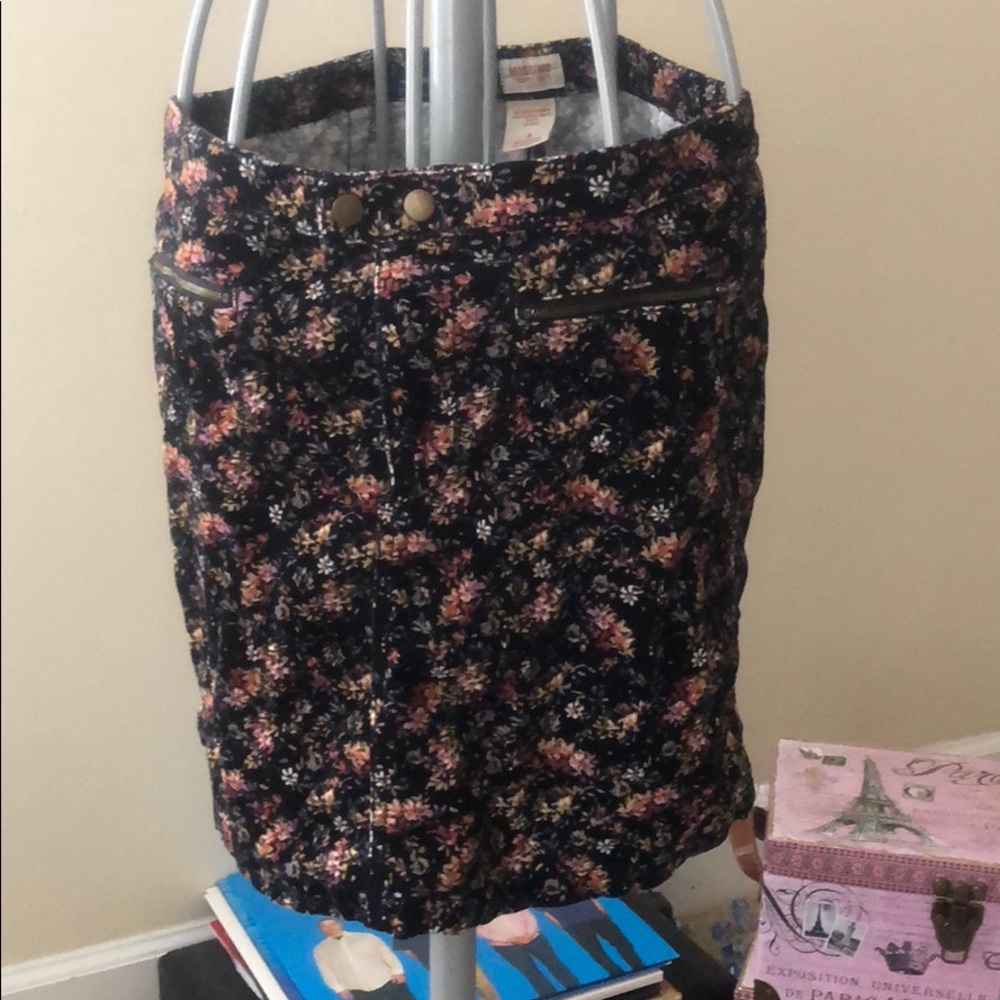 Floral knee-length skirt
